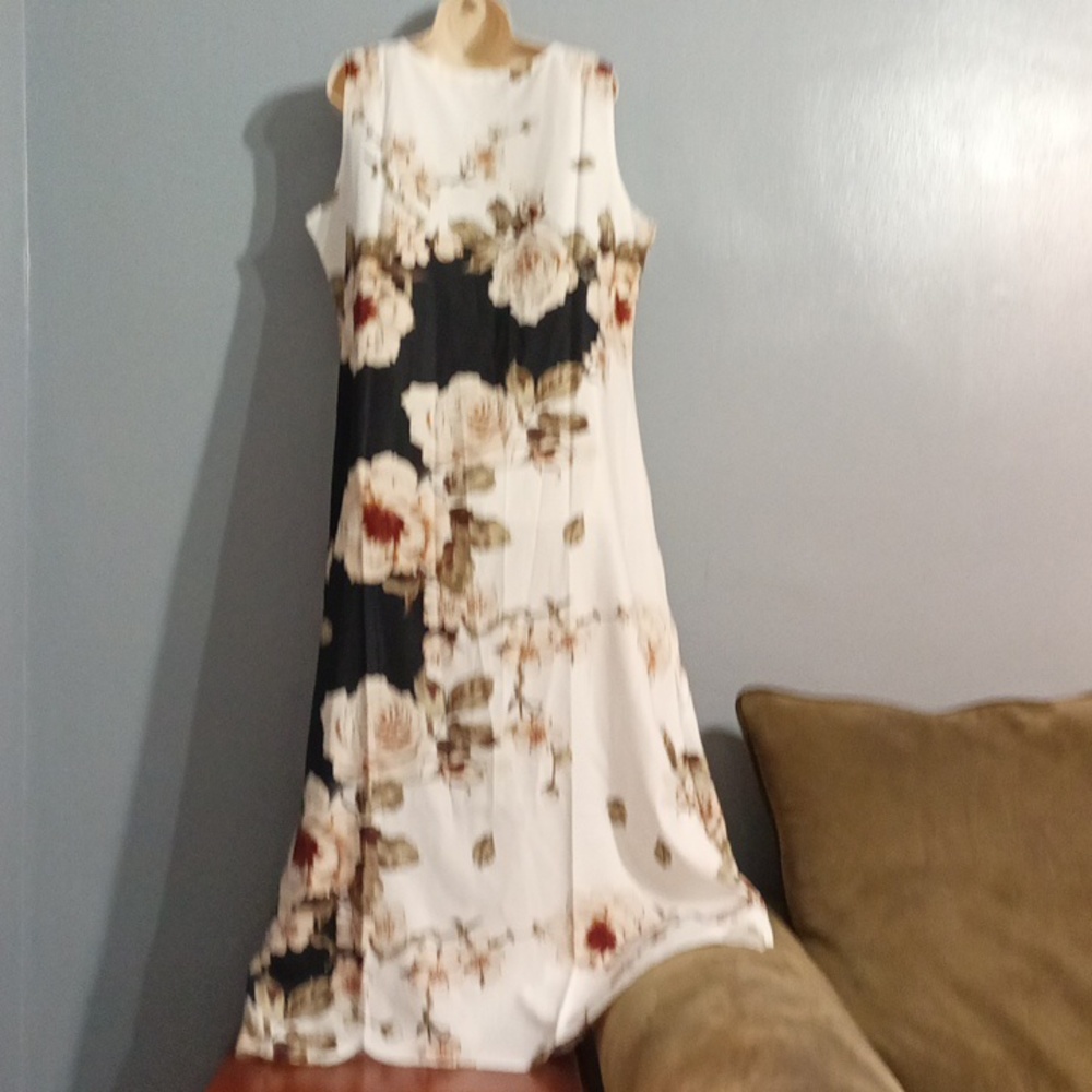 White & black floral print Maxi dress size 2XL new in package - Picture 10 of 17